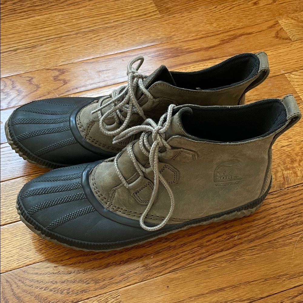 Sorel Women's Winter Boots - Black and Olive